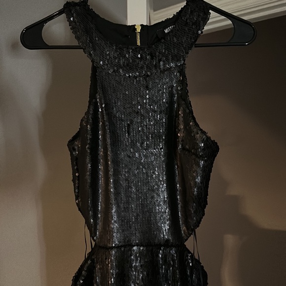 Miss Guided, sequence, mock neck, zipper back, midi dress. Size 6 - Picture 2 of 7
